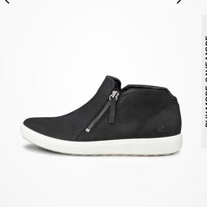 Ecco Soft 7 Nubuck Zip Bootie Womens Black Suede Slip-On Sneakers White Sole